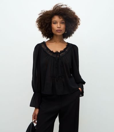 Blusa en Chiffon con Transparencia y Encaje Aplicada
