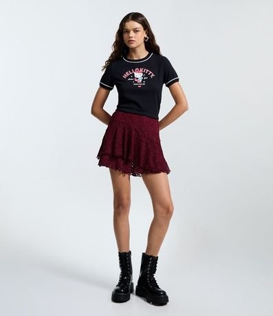 Pollera Corta en Encaje con Volado Asimétrico