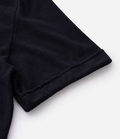 Remera Boxy en Crepé con Cuello Polo Contrastante 7