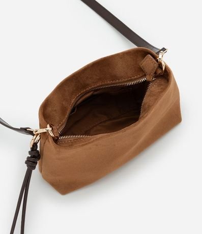 Bolsa Transversal Mediana en Gamuza con Asa Ajustable 4