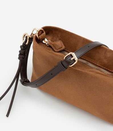 Bolsa Transversal Mediana en Gamuza con Asa Ajustable 5