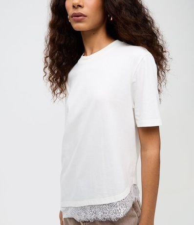 Remera Alargada con Ruedo Asimétrico en Encaje 3