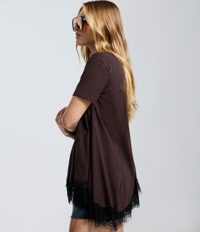 Remera con Recortes Asimétricos y Ruedo de Encaje 3