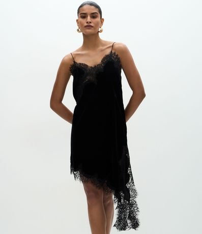 Vestido Corto en Terciopelo con Encaje y Punta