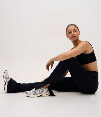Pantalón Legging Flare Deportiva en Microfibra con Fenda 1