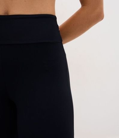 Pantalón Legging Flare Deportiva en Microfibra con Fenda 4