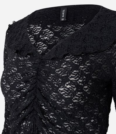 Blusa en Encaje Texturizada con Volados en las Mangas y Cuello 6