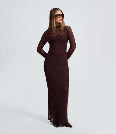 Vestido en Encaje con Cuello Alto y Encaje 2