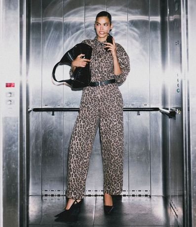Pantalón Baggy en Sarga con Cintura Mediana y Estampa de Animal Print