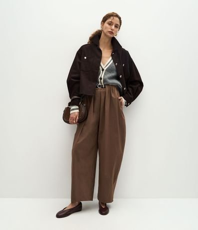 Pantalón Barrel en Algodón con Pliegues Delanteros y Cinturón