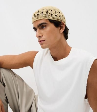 Gorro en Ganchillo con Detalle Contrastante Cutout