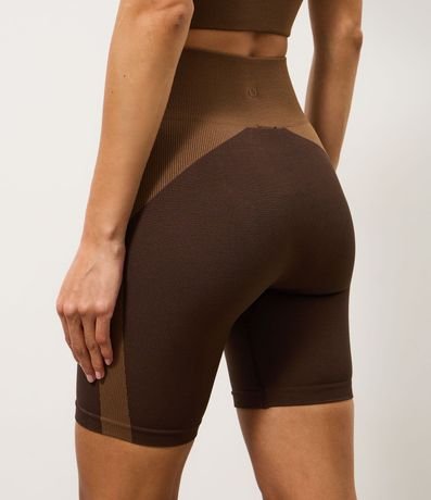 Bermuda Deportiva en Microfibra Seamless con Cintura Traspasado 4