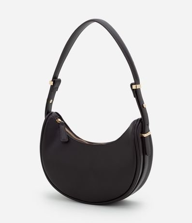 Bolso Baguette Media Luna con Detalles en Metal en la Correa 4