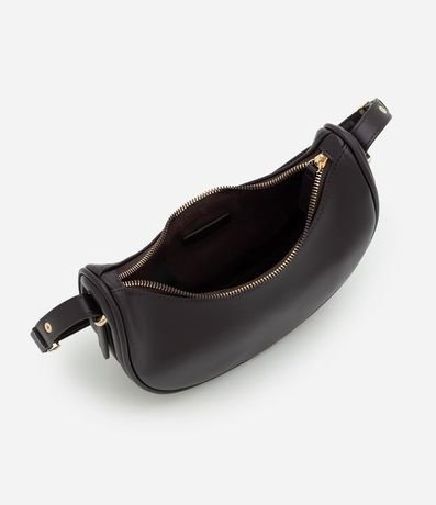 Bolso Baguette Media Luna con Detalles en Metal en la Correa 3