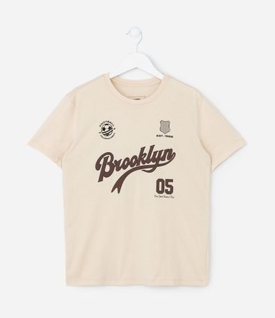 Remera Infantil con Estampado Lettering Deportivo Brooklyn – Talle 5 a 14 años