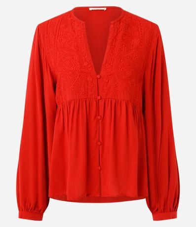 Blusa en Viscosa con Bordados y Aplicación de Botones Delicados