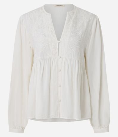 Blusa en Viscosa con Bordados y Aplicación de Botones Delicados