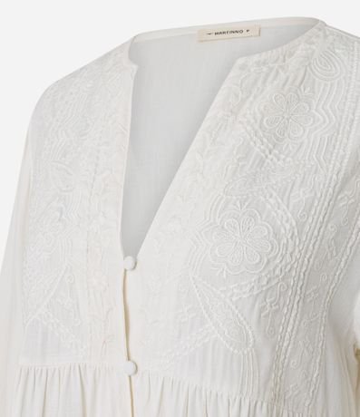 Blusa en Viscosa con Bordados y Aplicación de Botones Delicados 2