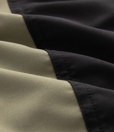 Bermuda en Microfibra con Bolsillo con cremallera y Estampa Bicolor 6