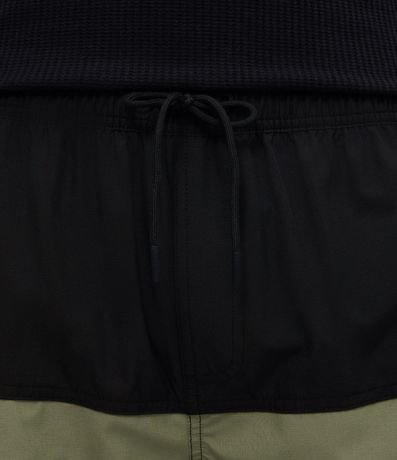 Bermuda en Microfibra con Bolsillo con cremallera y Estampa Bicolor 3