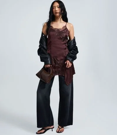 Vestido en Satén con Detalles en Encaje 2