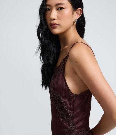 Vestido en Satén con Detalles en Encaje 4