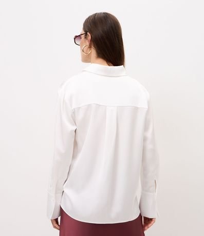 Camisa Satinada con Cuello Clásico 4