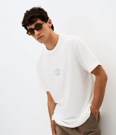 Remera Comfort con Estampa en Relieve