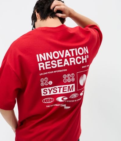 Remera de Algodón con Mangas Cortas y Lettering “Innovation Research” Oversized.