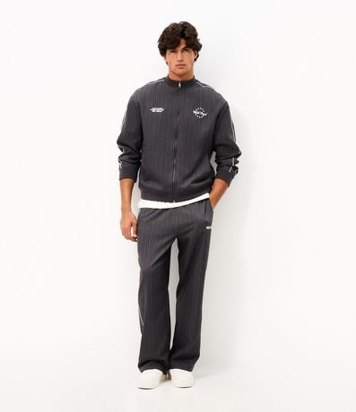 Pantalón Helanca Raya de Tiza con Bordado