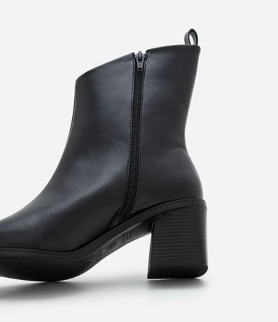 Bota Caña Corta Asimétrico en PU con Punta Fina 3