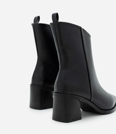 Bota Caña Corta Asimétrico en PU con Punta Fina 4