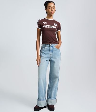 Remera New T-shirt con Lettering Latina y Detalles Contrastantes 2