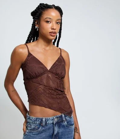 Blusa en encaje Texturizada con Breteles Finos y Ruedo Asimétrico 1