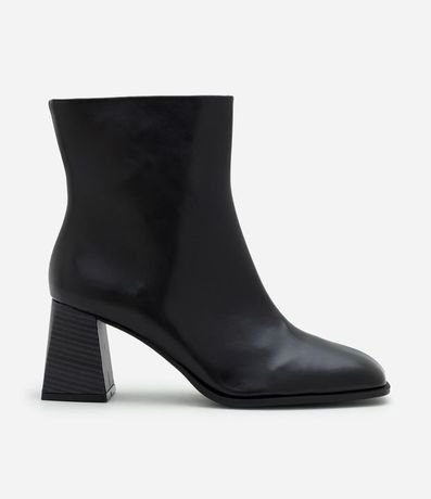 Bota en PU con Punta Cuadrada y Salto Bloque