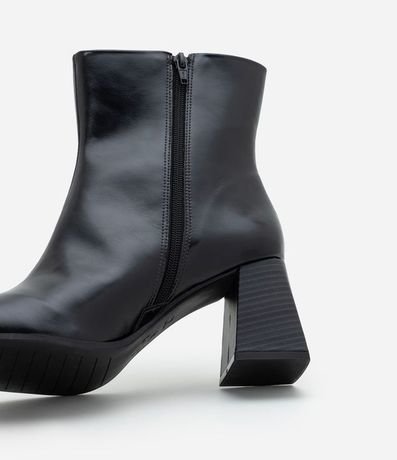 Bota en PU con Punta Cuadrada y Salto Bloque 5