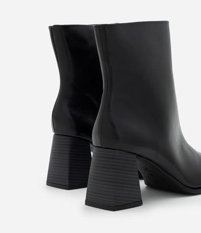 Bota en PU con Punta Cuadrada y Salto Bloque 6