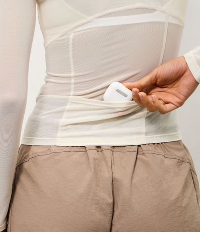 Remera Ajustada Deportiva en Microfibra con Bolsillo Funcional 3
