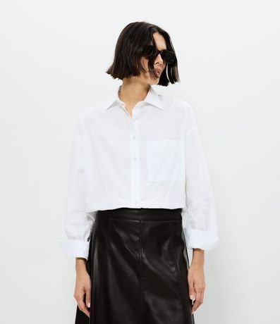 Camisa Femenina Clásica en Algodón con Bolsillo Frontal