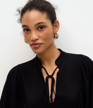 Blusa en Viscosa con Manga Murciélago y Lazo en el Escote 4