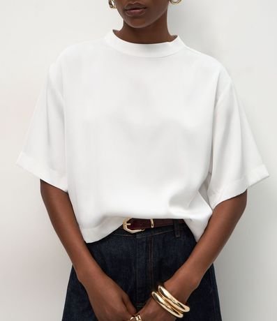 Blusa Satinada con Cuello Alto y Mangas Cortas 4