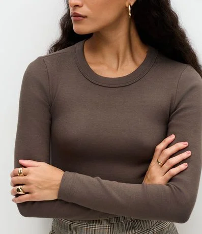 Blusa Básica Acanalada en Rib con Cuello Redondo 4