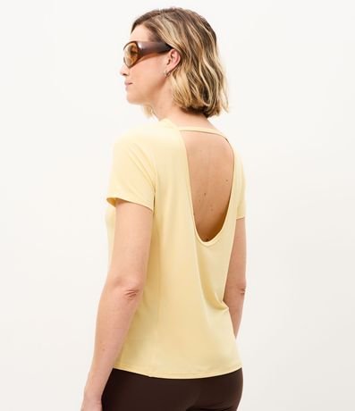 Remera en Microfibra con Escote en la Espalda 4