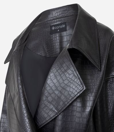 Campera corta en PU Texturizado con Cuello Amplio 6