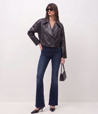 Campera corta en PU Texturizado con Cuello Amplio 2