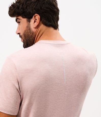 Remera Deportiva con Tecnologia Dry y Detalles Reflectantes 4