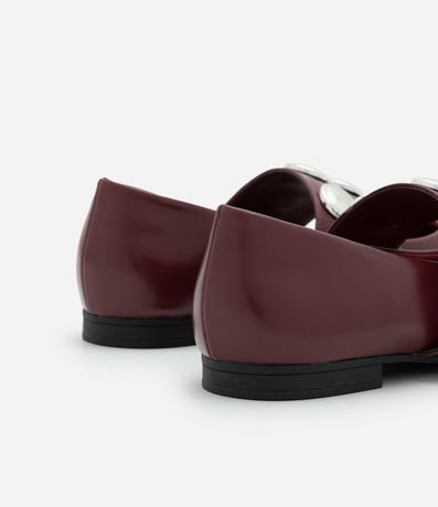 Zapatilla en PU con Cinta Larga y Studs Aplicados 4