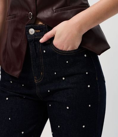 Pantalón de Jean Mom con Remaches y Cintura Alta 4