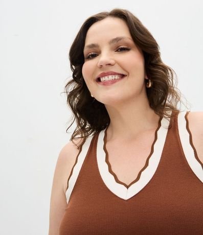 Blusa Musculosa en Ribana con Cuello V en Retilínea Curve & Plus Size 3