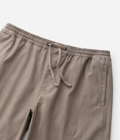 Bermuda en Sarga Texturizada con Cintura Elástica 9